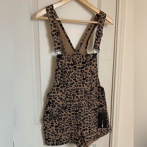 Leopard print short overalls